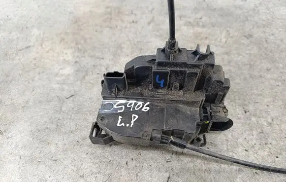 Renault Clio III Front door lock 8200300123J