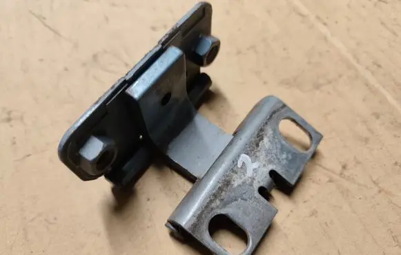 Jeep Cherokee XJ Tailgate/trunk/boot hinge