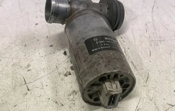 BMW 5 E39 Idle control valve (regulator) 1744713 0280140545