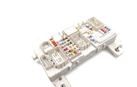 Ford Focus Fuse module 7M5T14A073DE 8M5T14014DGB