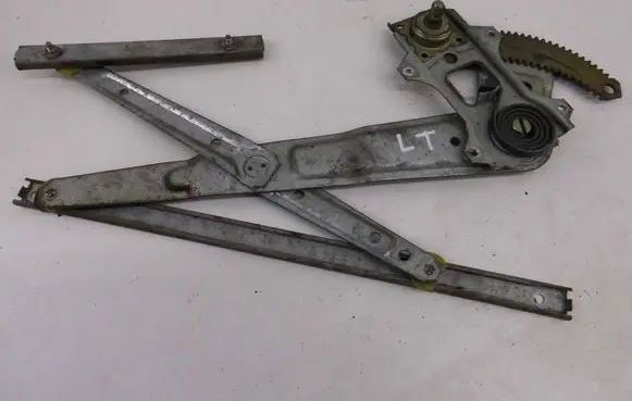 Isuzu Trooper Rear door manual window regulator 