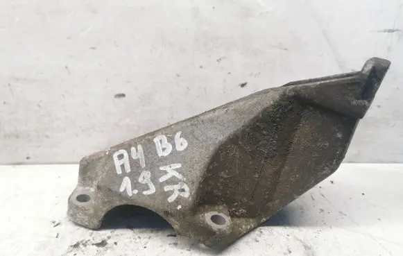 Audi A4 S4 B6 8E 8H Engine mounting bracket 8E0199307A