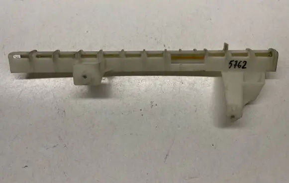 Audi Q5 SQ5 Rear door windshield rail 8R0839068