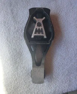Peugeot 3008 II Engine mount bracket 9808838680