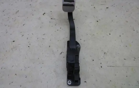 Volvo V40 Accelerator throttle pedal 31341777