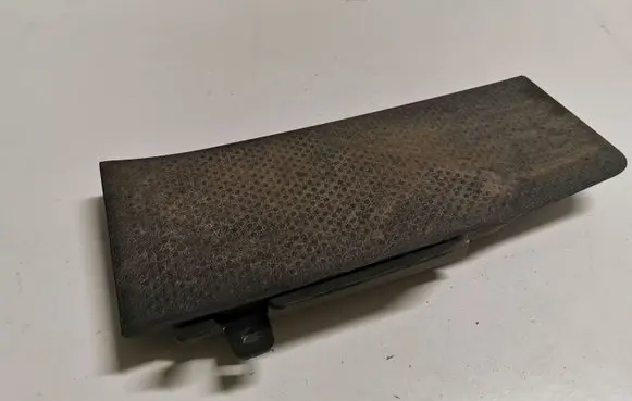 Foot area side trim
