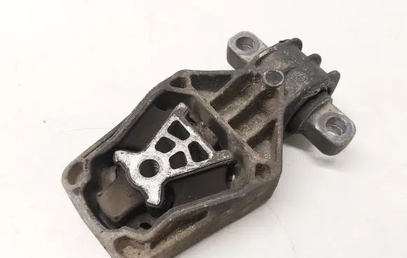 Mercedes-Benz CLA C117 X117 W117 Gearbox mount A2462401209