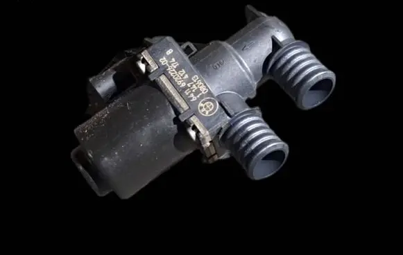 BMW 5 E60 E61 Coolant heater control valve 147412174B 080613 6920226