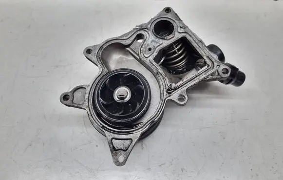 BMW 5 F10 F11 Water pump 