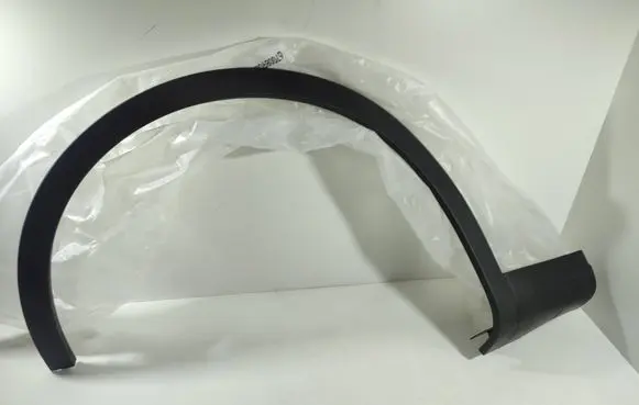 Maserati Levante Fender trim (molding) 670089061