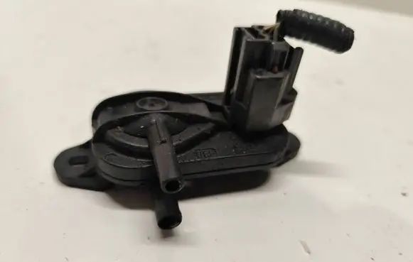 Volvo XC90 Exhaust gas pressure sensor 3M5A5L200AB