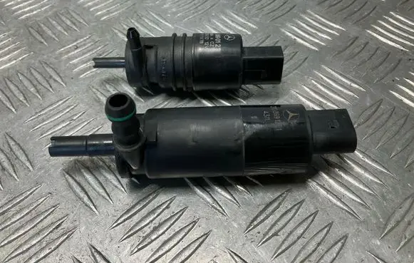 Mercedes-Benz C W204 Headlight washer pump 2218690121
