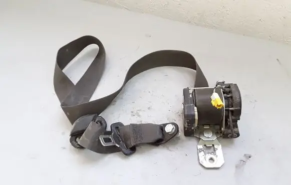 Iveco Daily 35 - 40.10 Front seatbelt 33021173