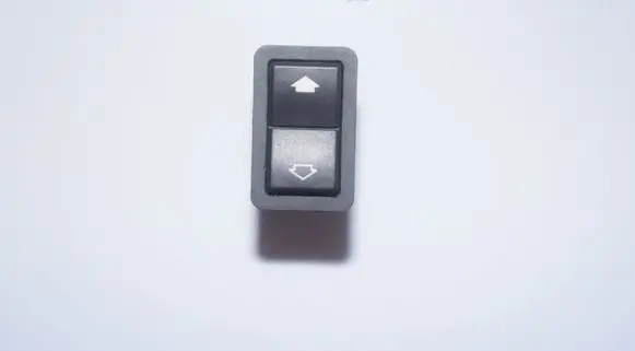 BMW 5 E39 Electric window control switch 8368974