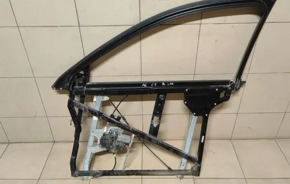 Audi A6 S6 C5 4B Front door window/glass frame 