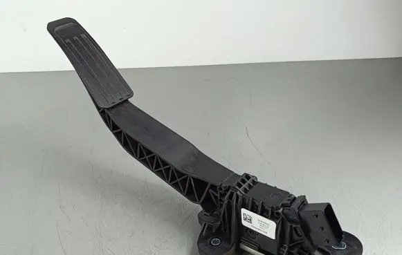 Jeep Grand Cherokee WL Accelerator throttle pedal 68360648AC
