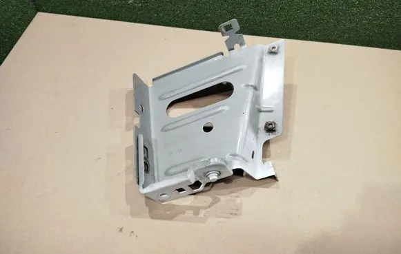 Renault Master III Fender mounting bracket 03D25312R