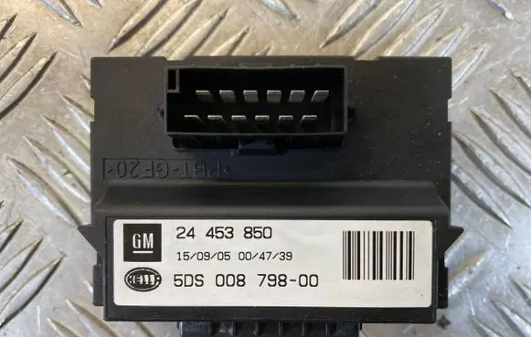 Opel Zafira B Tow bar trailer control unit/module 24453850 5DS00879800