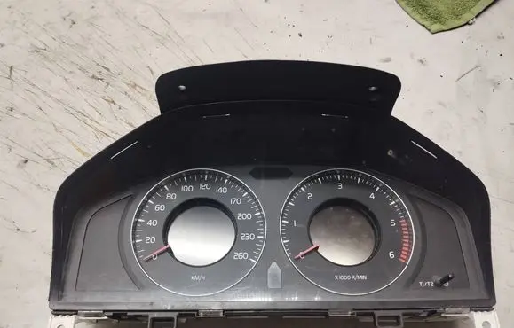 Volvo V70 Speedometer (instrument cluster) 30786623AB 69199860U 36002195