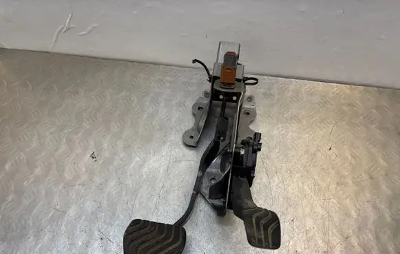 Nissan Qashqai Accelerator throttle pedal 180024BA0B