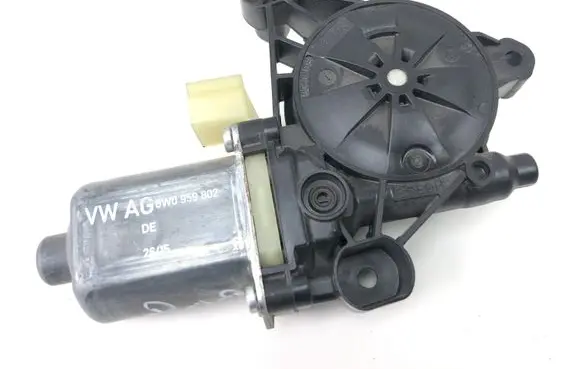 Audi Q7 4M Rear door window regulator motor 8W0959802 0130822704