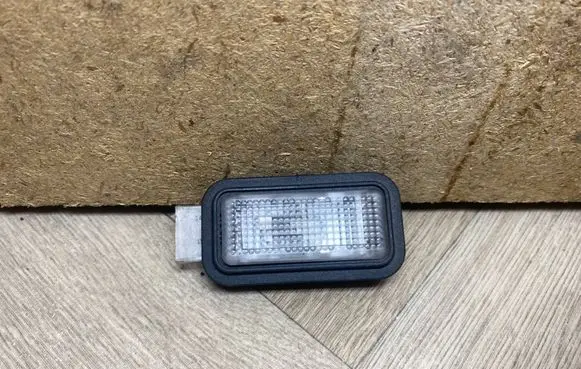 Volkswagen Touareg II Other interior light 7P0882273