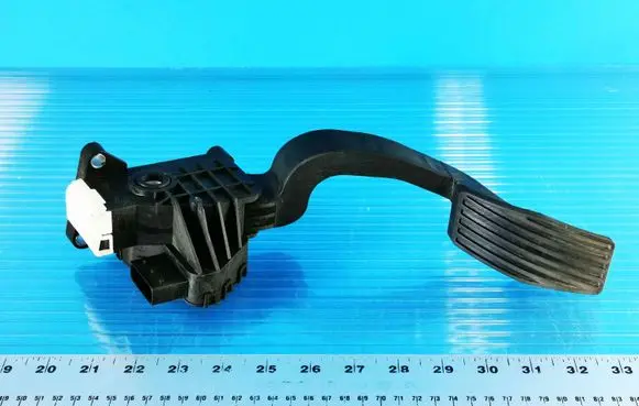 Opel Corsa D Acceleration sensor 13305804