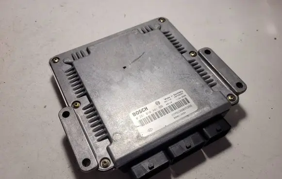 Volvo S40, V40 Engine control unit/module 0281010441 8200112254 8200065996
