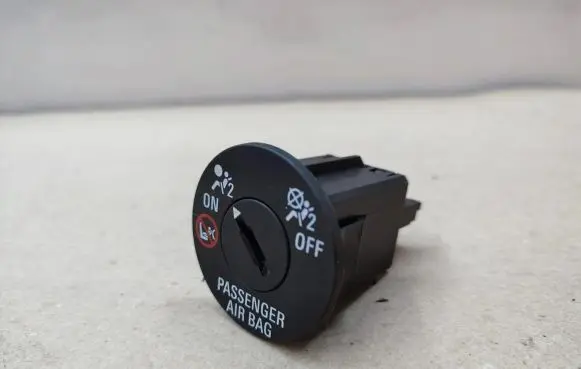 Passenger airbag on/off switch