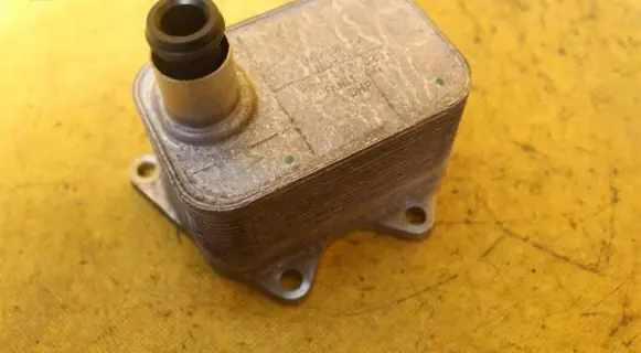 Engine oil radiator