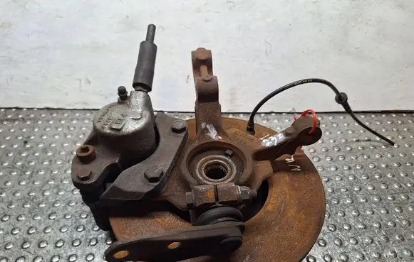 Renault Twingo II Front wheel hub spindle knuckle S25056381 8200663593