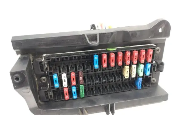 Opel Vivaro Fuse box set 1810916000