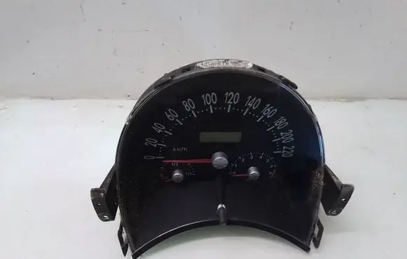 Volkswagen New Beetle Speedometer (instrument cluster)