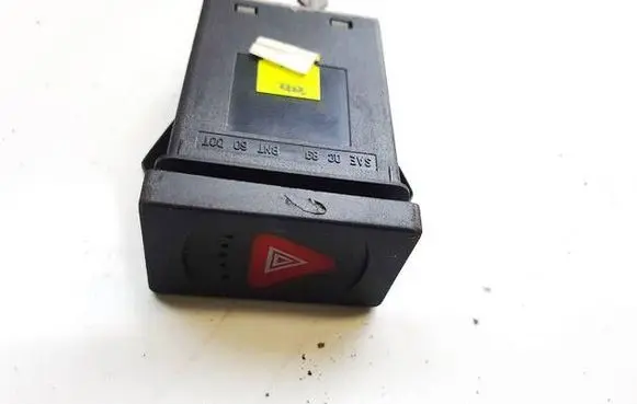 Volkswagen PASSAT B5 Hazard light switch 24742 86241020