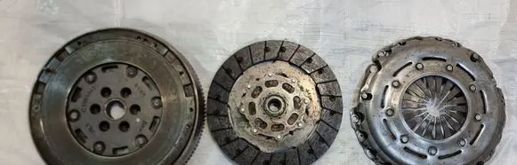 Opel Crossland X Dual mass flywheel 9813700880