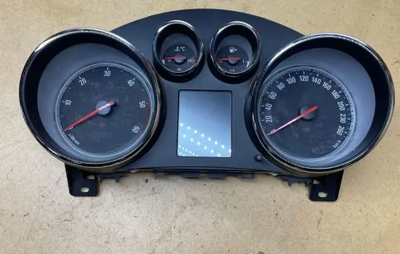 Opel Zafira C Speedometer (instrument cluster) 13374901