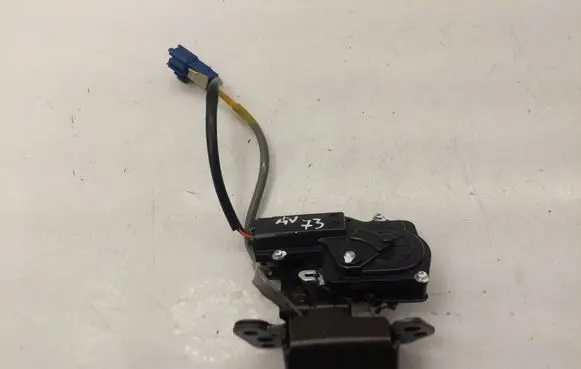 Toyota Avensis T250 Tailgate lock latch 6935005051