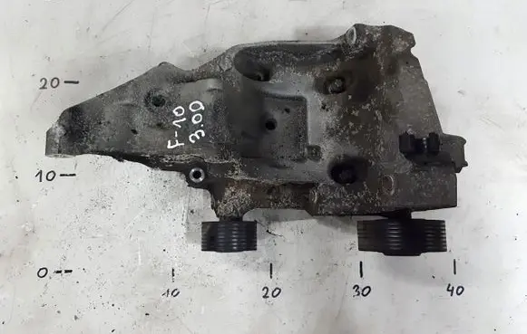 BMW 5 F10 F11 Generator/alternator bracket 7802639