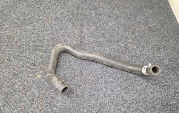 Engine coolant pipe/hose