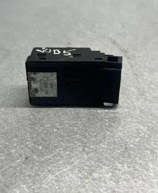 Volkswagen PASSAT B5.5 Wing mirror switch ---