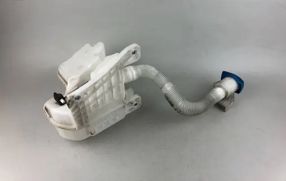Volkswagen Tiguan Windshield washer fluid reservoir/tank 5NA955448A