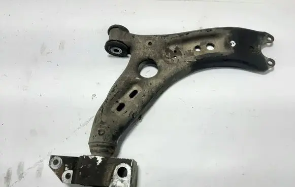 Volkswagen Golf VI Front lower control arm/wishbone 