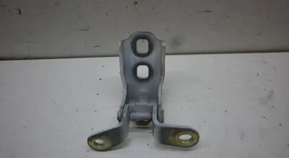 Opel Mokka Front door upper hinge P13340