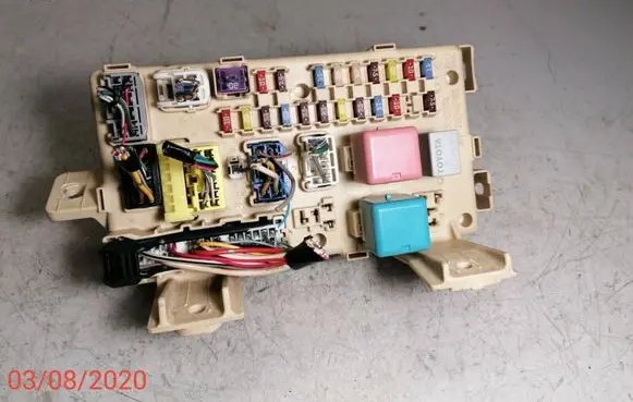 Toyota Corolla Verso AR10 Fuse module 892210F020