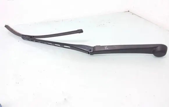 BMW 5 E60 E61 Front wiper blade arm 7196597