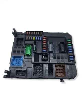 Peugeot 308 Fuse module 9807054180 20150617