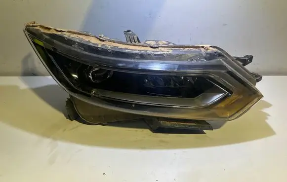 Nissan Qashqai Headlight/headlamp 10019011