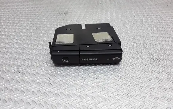 Toyota Avensis T250 Windscreen/window heater switch 8479005130