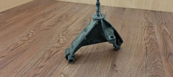 Gearbox mounting bracket
