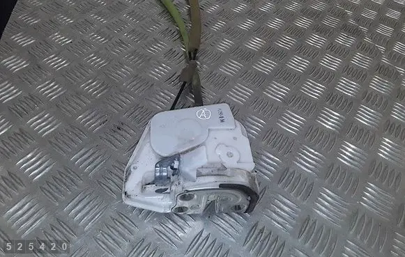 Mazda 3 II Rear door lock BHS273310B